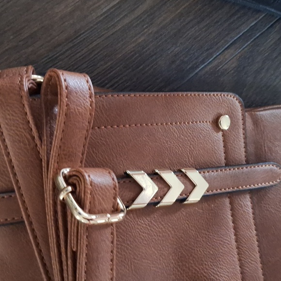 NWT ALYSSA Double Compartment Large Flapover Crossbody Bag with Gold Hardware - Picture 4 of 4